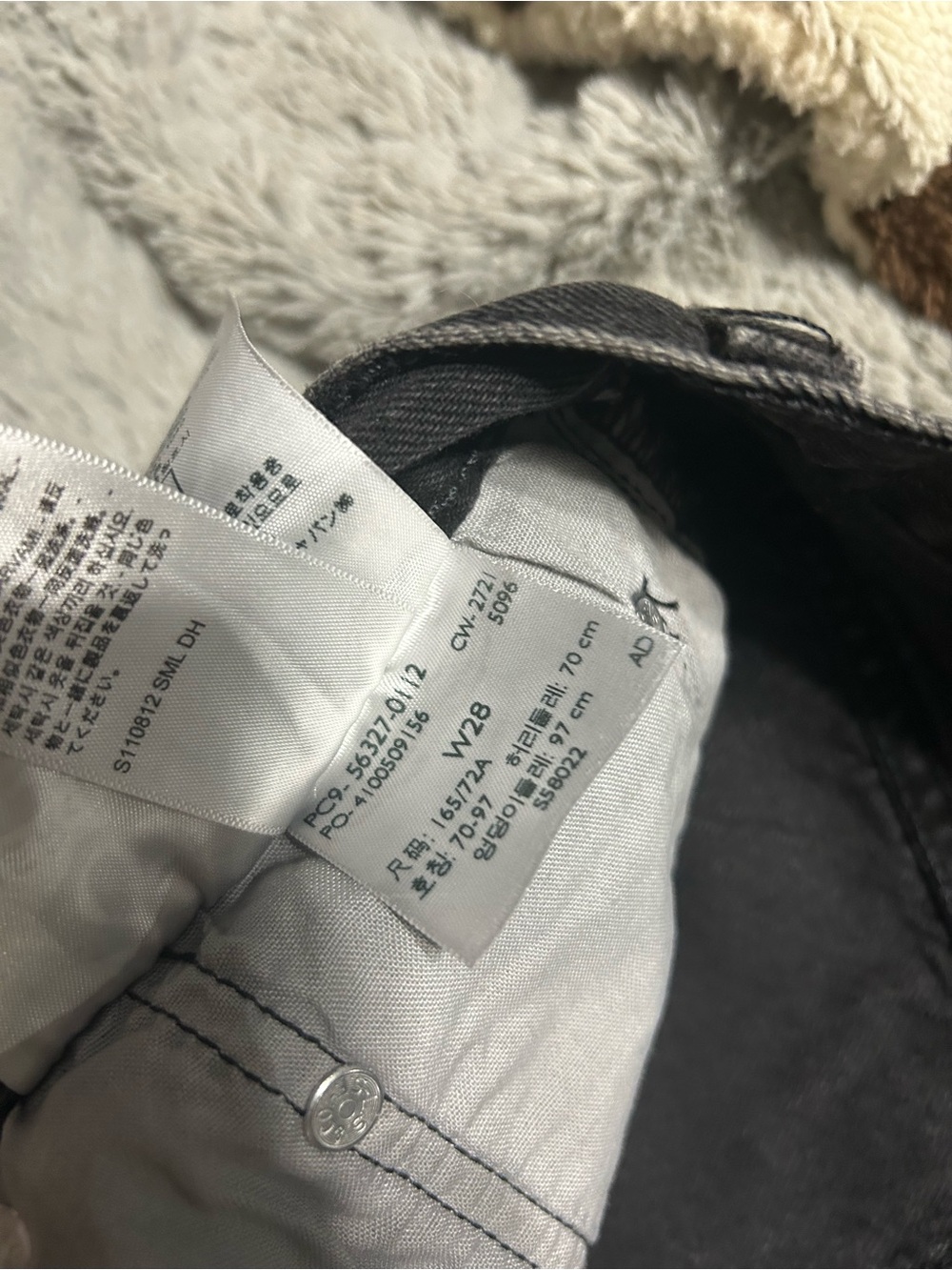 Black Levi’s Jean shorts size 28 - Picture 3 of 3